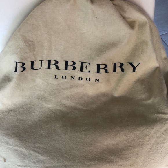 Burberry purse. Used once - Picture 5 of 7